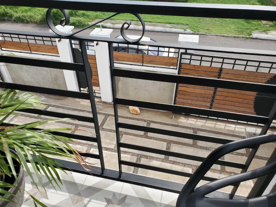 'The Solace' New Luxury Modern 1Bed 1Bath Apt. Portmore Extérieur photo